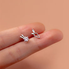 Load image into Gallery viewer, Hasen Karotten Ohrstecker aus Silber