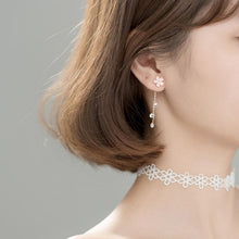 Load image into Gallery viewer, Blumen Kristall Ohrstecker aus Silber