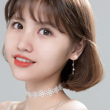 Load image into Gallery viewer, Blumen Kristall Ohrstecker aus Silber