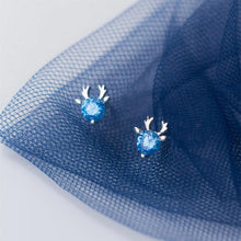 Load image into Gallery viewer, Blaue Rentier Ohrstecker aus Silber