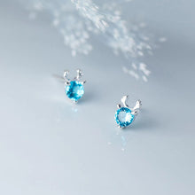 Load image into Gallery viewer, Blaue Rentier Ohrstecker aus Silber