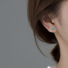 Load image into Gallery viewer, Blaue Rentier Ohrstecker aus Silber