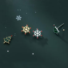 Load image into Gallery viewer, Weihnachtsbaum Schneeflocken Ohrstecker aus Silber
