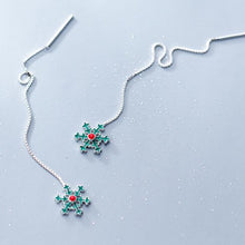 Load image into Gallery viewer, Grüne Schneeflocken Ohrstecker aus Silber