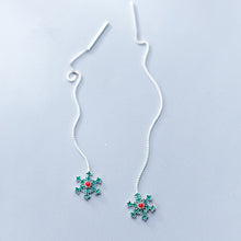 Load image into Gallery viewer, Grüne Schneeflocken Ohrstecker aus Silber