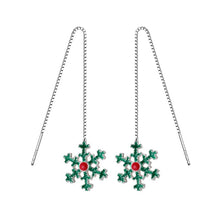 Load image into Gallery viewer, Grüne Schneeflocken Ohrstecker aus Silber