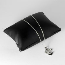 Load image into Gallery viewer, Flower necklace