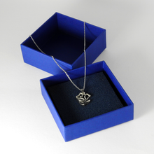 Load image into Gallery viewer, Flower necklace