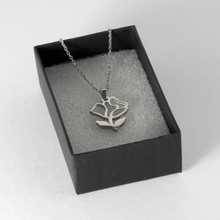 Load image into Gallery viewer, Flower necklace