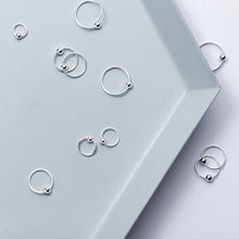 Load image into Gallery viewer, Kugel Ohrringe aus Silber