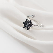 Load image into Gallery viewer, Black Flower Ring made of Silver