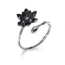 Load image into Gallery viewer, Black Flower Ring made of Silver