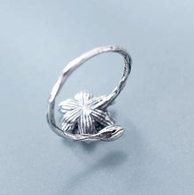 Load image into Gallery viewer, Black Flower Ring made of Silver