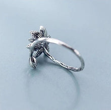 Load image into Gallery viewer, Black Flower Ring made of Silver