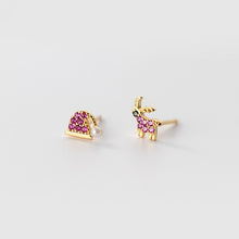 Load image into Gallery viewer, Rentier-Mützen Ohrstecker aus Silber