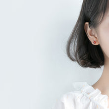 Load image into Gallery viewer, Rentier Ohrstecker aus Silber