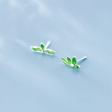 Load image into Gallery viewer, Grüne Blatt Ohrstecker aus Silber