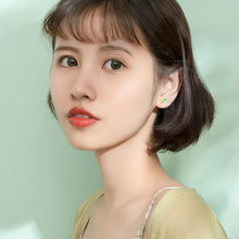 Load image into Gallery viewer, Grüne Blatt Ohrstecker aus Silber