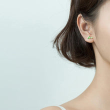 Load image into Gallery viewer, Grüne Blatt Ohrstecker aus Silber