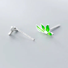 Load image into Gallery viewer, Grüne Blatt Ohrstecker aus Silber