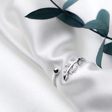 Load image into Gallery viewer, Leaf ring made of silver
