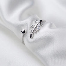 Load image into Gallery viewer, Leaf ring made of silver