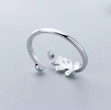 Load image into Gallery viewer, Leaf ring made of silver