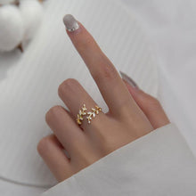 Load image into Gallery viewer, Laurel Ring made of silver
