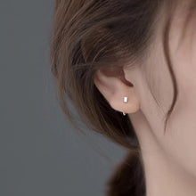 Load image into Gallery viewer, Mini Rechteck Ohrringe aus Silber