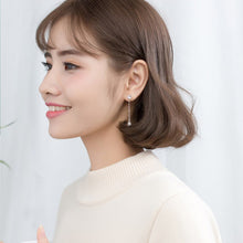 Load image into Gallery viewer, Schneeflocken Ohrstecker aus Silber