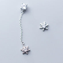 Load image into Gallery viewer, Schneeflocken Ohrstecker aus Silber