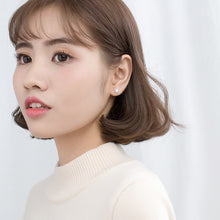 Load image into Gallery viewer, Schneeflocken Ohrstecker aus Silber