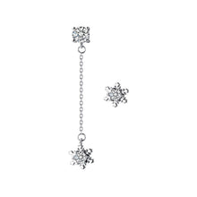 Load image into Gallery viewer, Schneeflocken Ohrstecker aus Silber