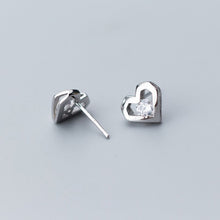 Load image into Gallery viewer, Geo-Herz Ohrstecker aus Silber