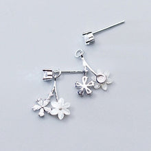 Load image into Gallery viewer, Zirkonia Blumen Ohrstecker aus Silber
