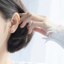 Load image into Gallery viewer, Pink Weisse Blumen Ohrstecker aus Silber