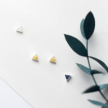 Load image into Gallery viewer, Dreieck Ohrstecker aus Silber