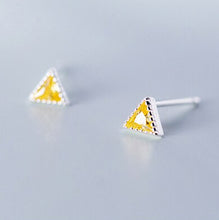Load image into Gallery viewer, Dreieck Ohrstecker aus Silber
