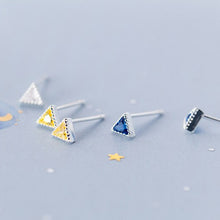 Load image into Gallery viewer, Dreieck Ohrstecker aus Silber