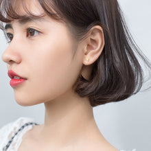 Load image into Gallery viewer, Dreieck Ohrstecker aus Silber