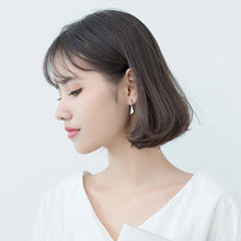 Load image into Gallery viewer, Dreieck-Tropfen Ohrstecker aus Silber