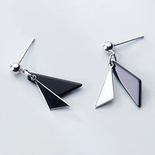 Load image into Gallery viewer, Dreieck-Tropfen Ohrstecker aus Silber