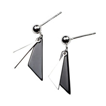 Load image into Gallery viewer, Dreieck-Tropfen Ohrstecker aus Silber