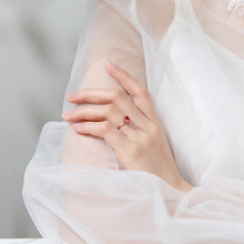 Load image into Gallery viewer, Roter Katzen Ring aus Silber