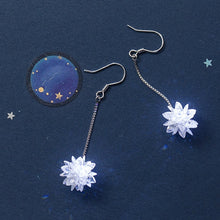Load image into Gallery viewer, Schneeflocken Kristall Ohrringe aus Silber