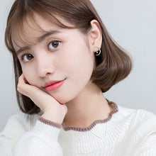 Load image into Gallery viewer, Mond Ohrstecker aus Silber