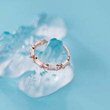 Load image into Gallery viewer, Geometrischer Ring aus Silber