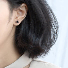 Load image into Gallery viewer, Spinnen Ohrstecker aus Silber