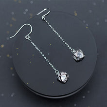 Load image into Gallery viewer, Geometrische Kristall Ohrringe aus Silber