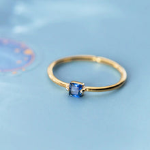 Load image into Gallery viewer, Blauer Kristall Ring aus Silber